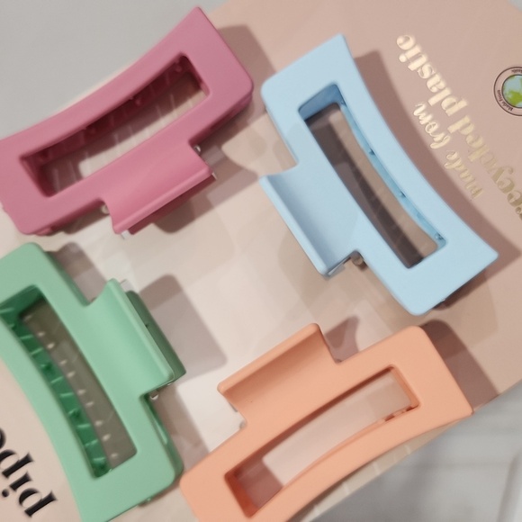 🔹️Piper K🔹️ Colorful Recycled Plastic 4 Piece Hair Clip Set - Picture 3 of 4